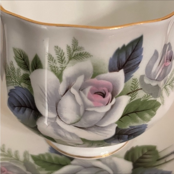 616. VINTAGE ROYAL DOVER BONE CHINA CUP & SAUCER SET - Picture 5 of 5